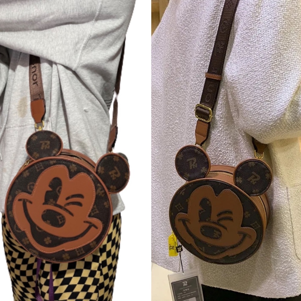 ✨$450✨  WATER PROOF  MICKEY MOUSE ZIPPER CROSSBODY BAG Disney land